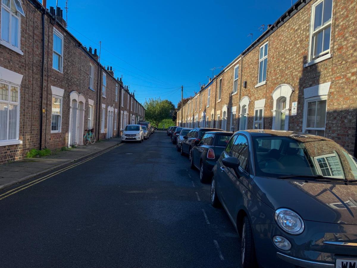 Stay In The Heart Of York At The Hampden - Free Parking - York Holiday Home Екстер'єр фото