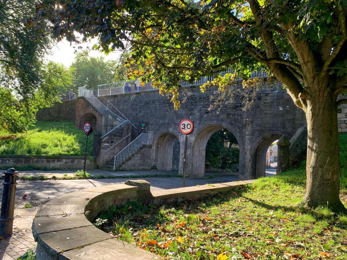 Stay In The Heart Of York At The Hampden - Free Parking - York Holiday Home Екстер'єр фото
