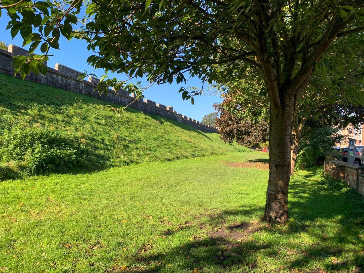 Stay In The Heart Of York At The Hampden - Free Parking - York Holiday Home Екстер'єр фото